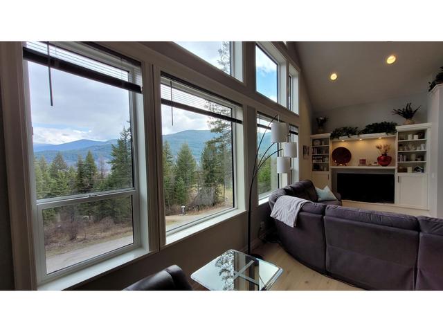 220 Chase Rd, House detached with 4 bedrooms, 3 bathrooms and null parking in Kootenay Boundary C BC | Image 9