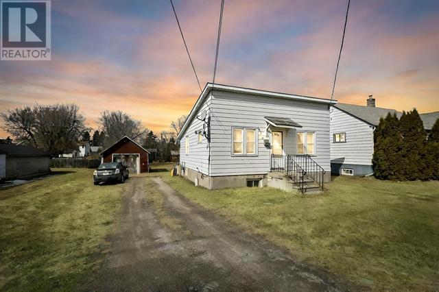 226 High St N, House detached with 4 bedrooms, 1 bathrooms and null parking in Thunder Bay ON | Image 1