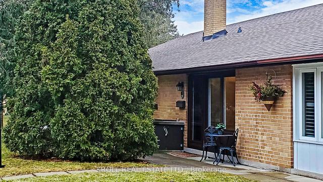 29 Broadpath Rd, Townhouse with 3 bedrooms, 2 bathrooms and 1 parking in Toronto ON | Image 32