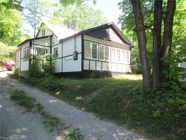 1185 North Kahshe Lake Road, House detached with 1 bedrooms, 1 bathrooms and null parking in Gravenhurst ON | Image 2
