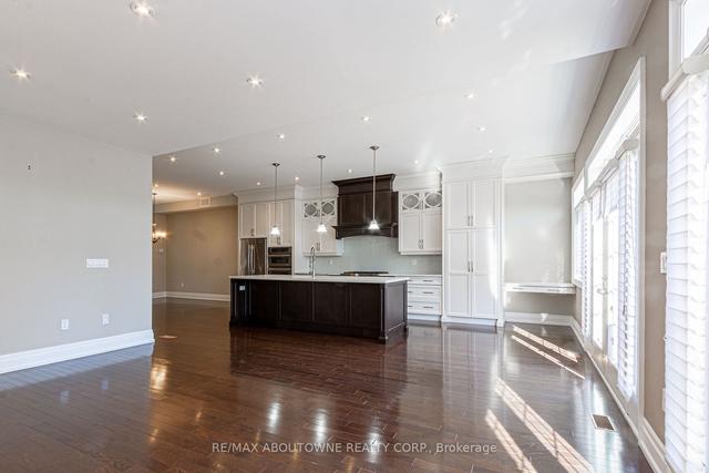 2308 Sovereign St, House semidetached with 3 bedrooms, 5 bathrooms and 4 parking in Oakville ON | Image 8