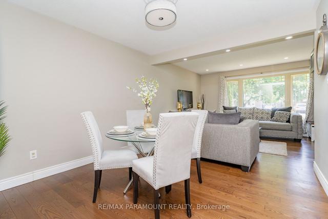 12 Fallingdale Cres, House semidetached with 3 bedrooms, 2 bathrooms and 3 parking in Brampton ON | Image 3