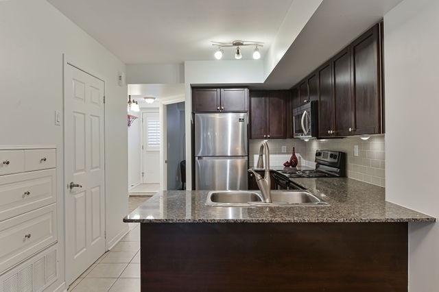 102 - 30 Elsie Lane, Townhouse with 3 bedrooms, 2 bathrooms and 1 parking in Toronto ON | Image 33