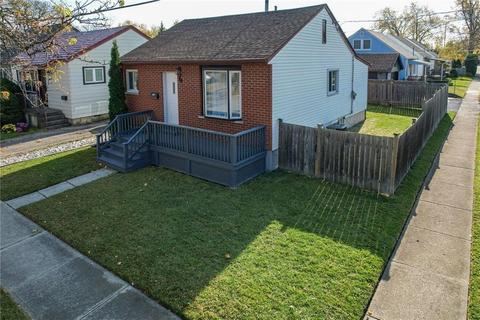 6 Homewood Avenue, House detached with 4 bedrooms, 2 bathrooms and 3 parking in St. Catharines ON | Card Image