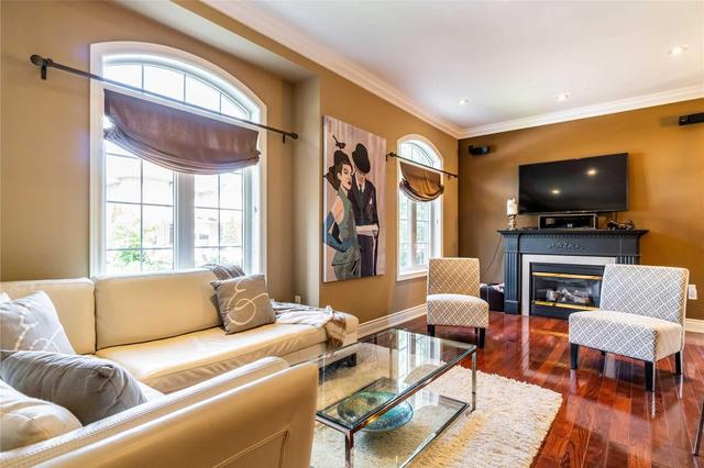 3409 Hayhurst Cres, House attached with 3 bedrooms, 3 bathrooms and 2 parking in Oakville ON | Image 5