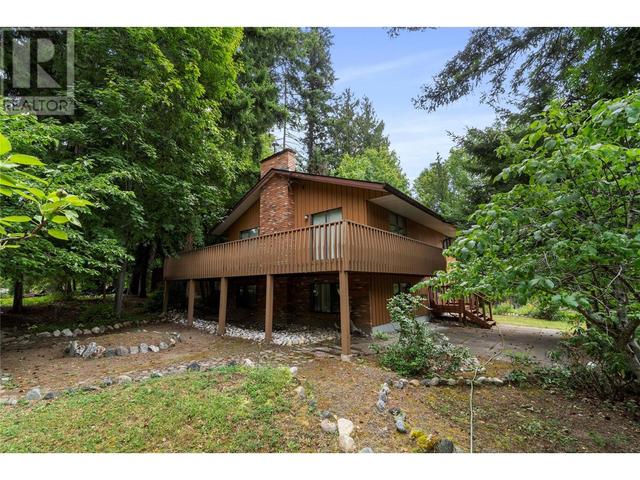 7133 Lucerne Beach Road, House detached with 3 bedrooms, 2 bathrooms and 2 parking in Columbia Shuswap F BC | Image 26