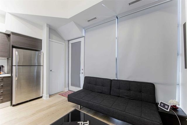 105 - 399 Adelaide St W, Condo with 0 bedrooms, 1 bathrooms and 1 parking in Toronto ON | Image 2