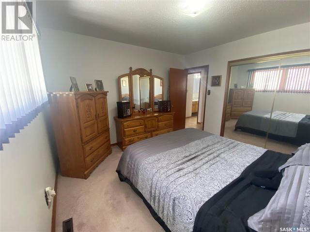 114 3rd Avenue E, House detached with 3 bedrooms, 2 bathrooms and null parking in Gravelbourg SK | Image 14