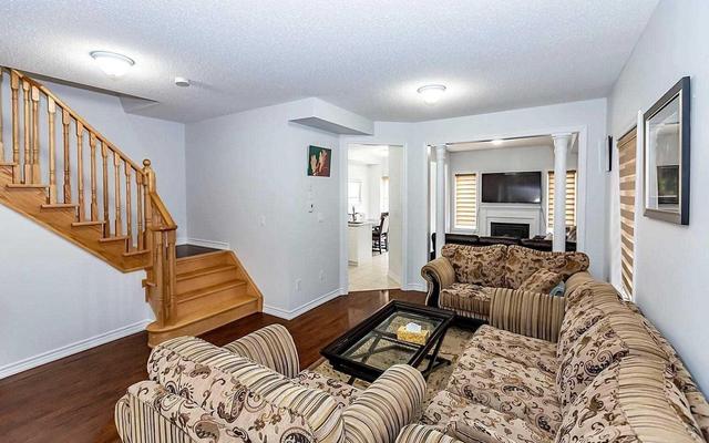 13 Selsdon St, House semidetached with 3 bedrooms, 4 bathrooms and 2 parking in Brampton ON | Image 3