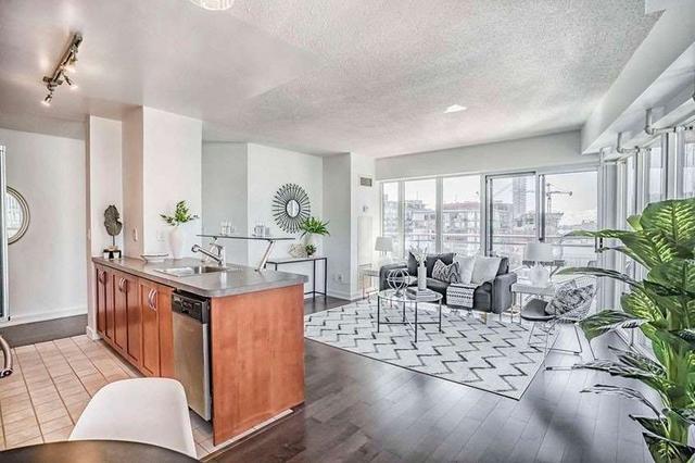 1104 - 255 Richmond St E, Condo with 2 bedrooms, 1 bathrooms and 1 parking in Toronto ON | Image 6