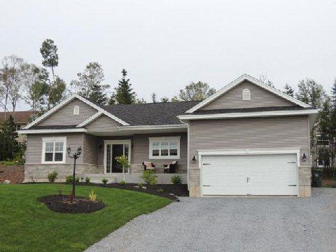 122 Queensbury Dr, House detached with 3 bedrooms, 3 bathrooms and 4 parking in Quispamsis NB | Image 1