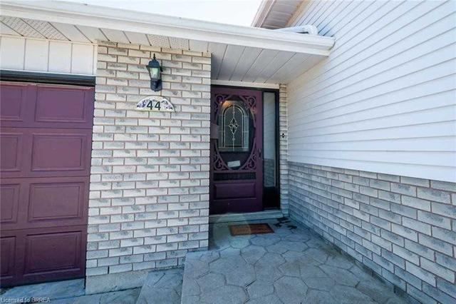 44 Windsor Dr, House detached with 4 bedrooms, 2 bathrooms and 5 parking in Brant ON | Image 7