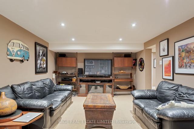 18 Northmount Ave, House detached with 4 bedrooms, 4 bathrooms and 3 parking in Toronto ON | Image 28