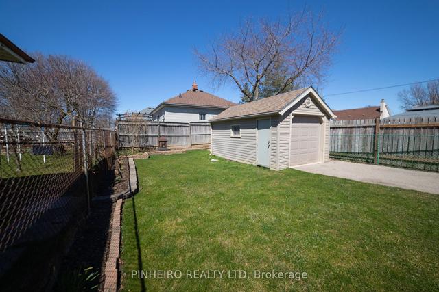 84 Homan St, House detached with 2 bedrooms, 1 bathrooms and 4 parking in London ON | Image 3