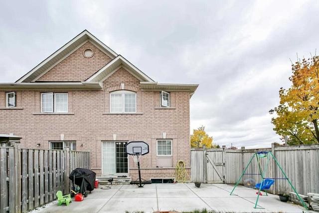79 Crystalview Cres, House semidetached with 3 bedrooms, 3 bathrooms and 3 parking in Brampton ON | Image 14