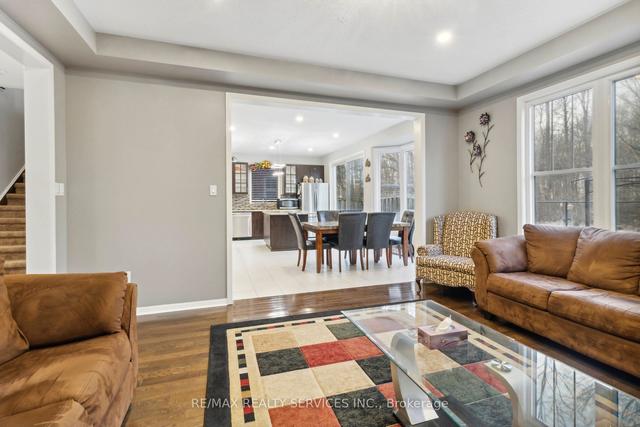 355 Cheryl Mews Blvd, House detached with 5 bedrooms, 4 bathrooms and 6 parking in Newmarket ON | Image 5