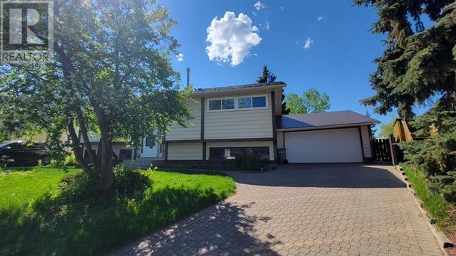 9751 69 Avenue, House detached with 4 bedrooms, 2 bathrooms and 3 parking in Grande Prairie AB | Card Image