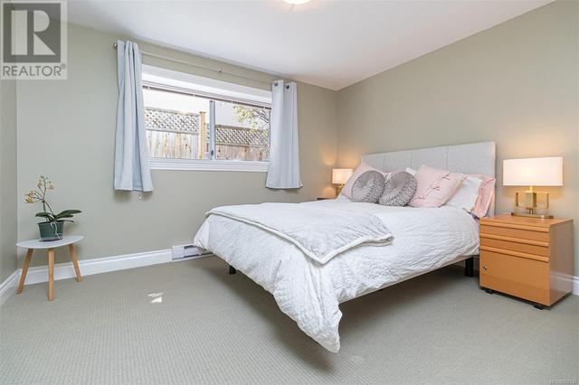 924 Deal St, House detached with 4 bedrooms, 4 bathrooms and 5 parking in Oak Bay BC | Image 43