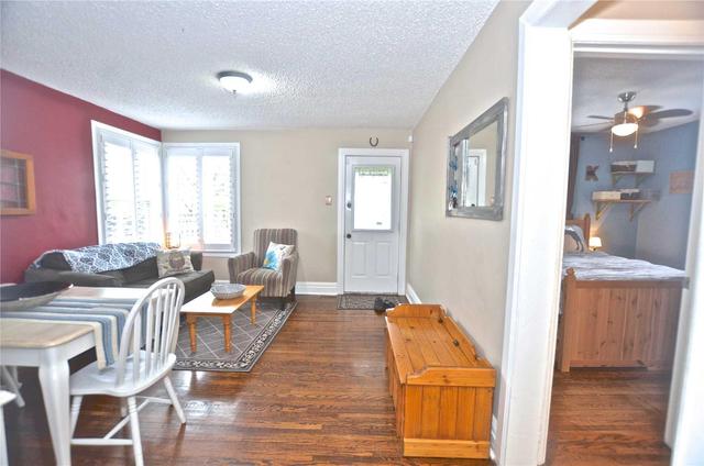 16 Fulton St, House detached with 2 bedrooms, 1 bathrooms and 3 parking in Milton ON | Image 4