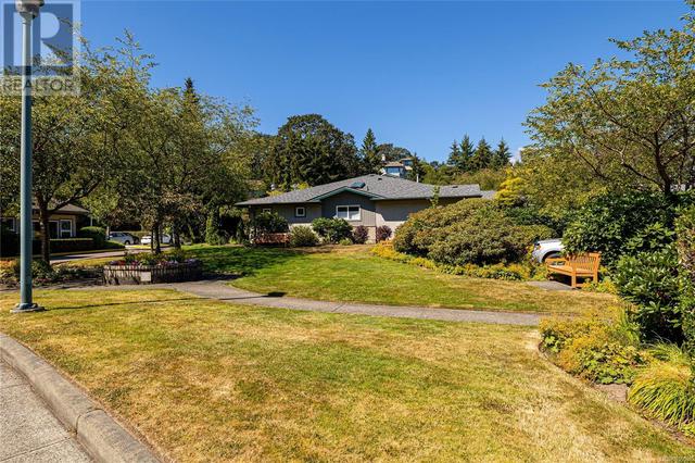 203 - 1485 Garnet Rd, Condo with 2 bedrooms, 2 bathrooms and null parking in Saanich BC | Image 26