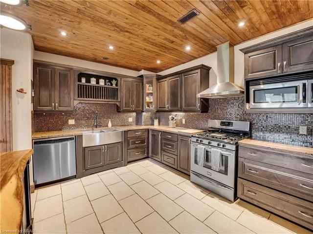 18 Evans Drive, House detached with 5 bedrooms, 4 bathrooms and 10 parking in Kawartha Lakes ON | Image 32
