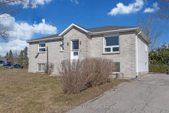 1 Sarah Cres, House detached with 2 bedrooms, 2 bathrooms and 4 parking in Kawartha Lakes ON | Image 12