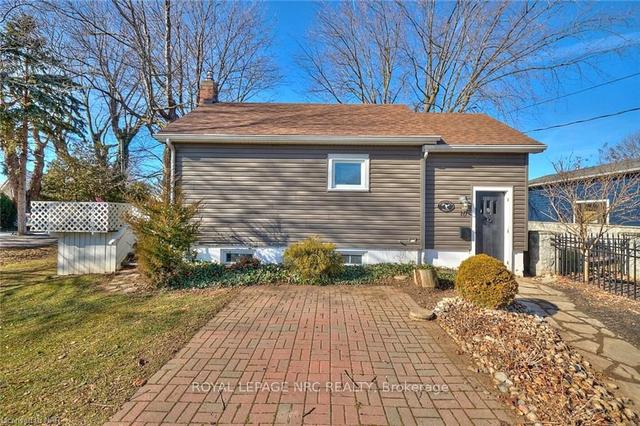 10 Colton Ave, House detached with 1 bedrooms, 1 bathrooms and 2 parking in St. Catharines ON | Image 1