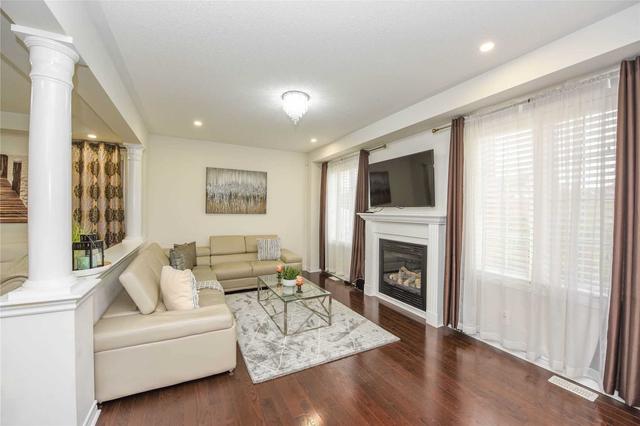 404 Nairn Circ, House detached with 4 bedrooms, 4 bathrooms and 6 parking in Milton ON | Image 11