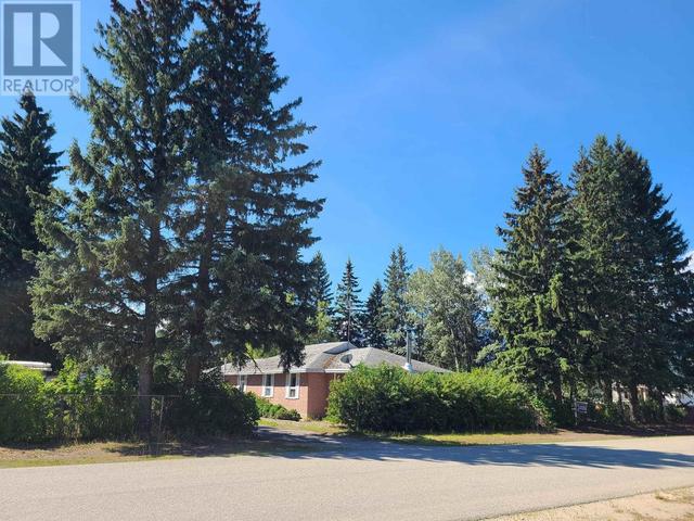1275 4th Avenue, House detached with 3 bedrooms, 1 bathrooms and null parking in Valemount BC | Image 2