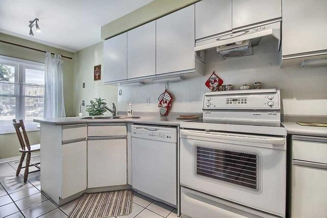 34 - 115 Main St, Townhouse with 2 bedrooms, 3 bathrooms and 1 parking in Newmarket ON | Image 3