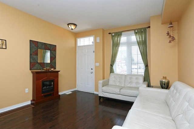 th 49 - 111 The Queensway, Townhouse with 3 bedrooms, 3 bathrooms and 1 parking in Toronto ON | Image 2