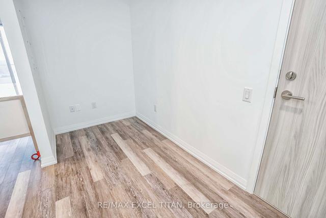 2701 - 75 Canterbury Pl, Condo with 1 bedrooms, 1 bathrooms and 1 parking in Toronto ON | Image 11