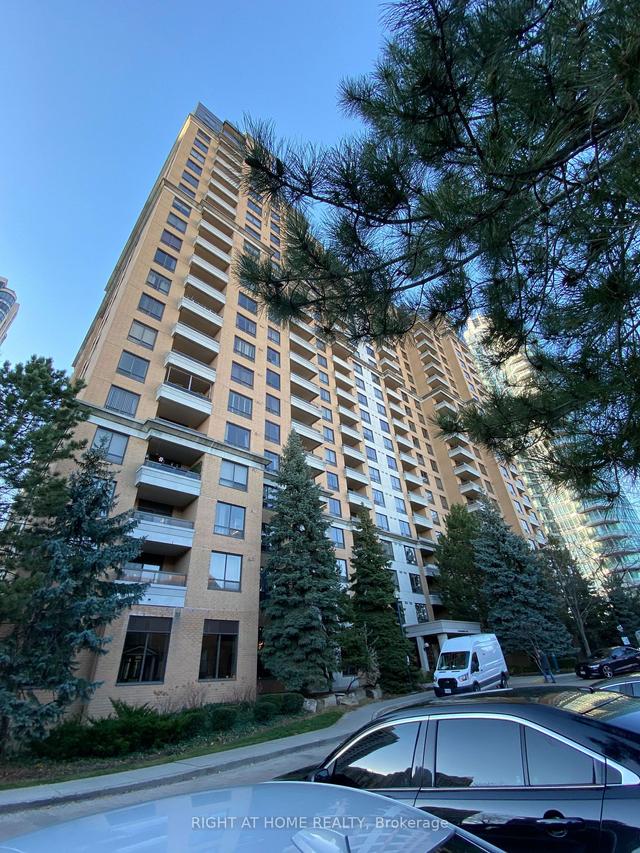 2316 - 18 Sommerset Way, Condo with 3 bedrooms, 2 bathrooms and 1 parking in Toronto ON | Image 1