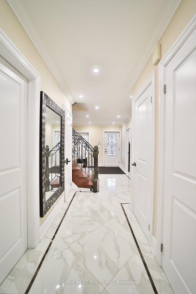 41 Kirknewton Rd, House detached with 5 bedrooms, 6 bathrooms and 5 parking in Toronto ON | Image 4