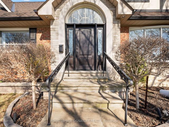8 Peterlee Ave, House detached with 3 bedrooms, 3 bathrooms and 3 parking in Toronto ON | Image 36