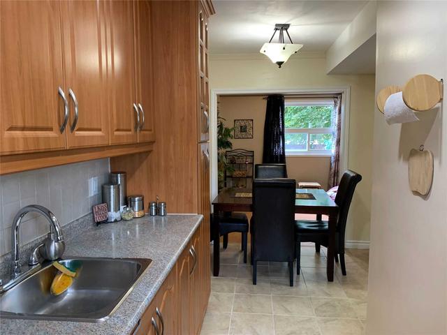 33 Geraldine Crt, House attached with 3 bedrooms, 2 bathrooms and 3 parking in Brampton ON | Image 27