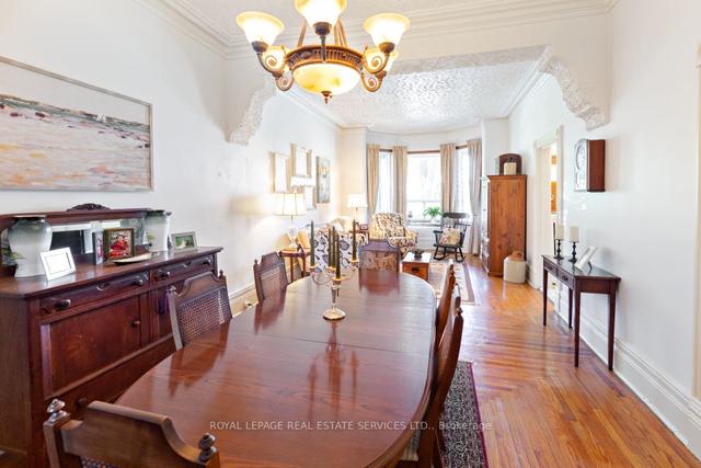 385 Manning Ave, House attached with 5 bedrooms, 2 bathrooms and 3 parking in Toronto ON | Image 2