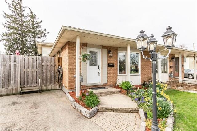 411a Dayna Crescent, House semidetached with 4 bedrooms, 2 bathrooms and 2 parking in Waterloo ON | Image 2