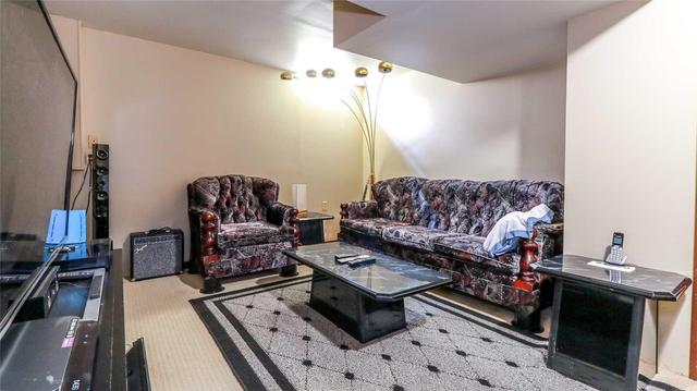 210 Kozlov St, House detached with 3 bedrooms, 2 bathrooms and 4 parking in Barrie ON | Image 15