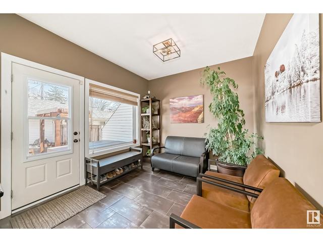 7723 111 St Nw, House semidetached with 4 bedrooms, 3 bathrooms and 4 parking in Edmonton AB | Image 15