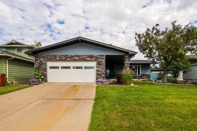820 Lake Ontario Drive Se, House detached with 5 bedrooms, 3 bathrooms and 4 parking in Calgary AB | Image 1