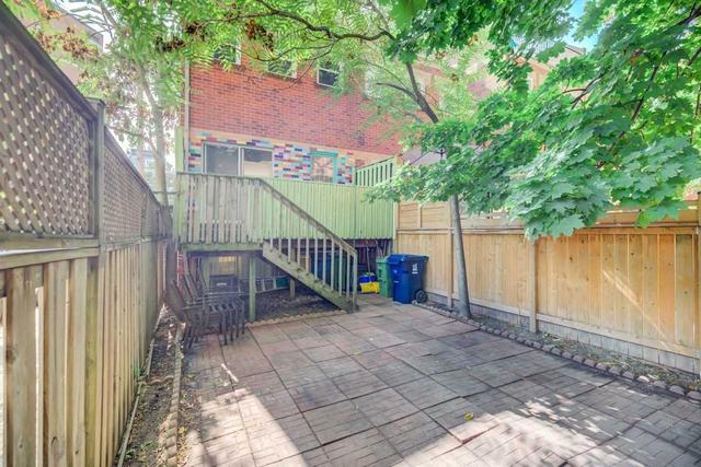 230 Shuter St, House attached with 3 bedrooms, 2 bathrooms and 2 parking in Toronto ON | Image 16