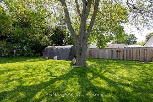 61 Hunt St, House detached with 2 bedrooms, 1 bathrooms and 6 parking in Clarington ON | Image 16