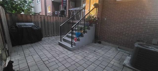 61 - 400 Bloor St, Townhouse with 3 bedrooms, 2 bathrooms and 2 parking in Mississauga ON | Image 13