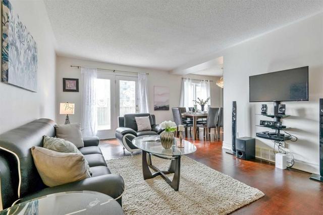 86 Townhouse Cres, Townhouse with 3 bedrooms, 2 bathrooms and 2 parking in Brampton ON | Image 3