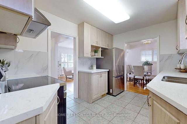 2 Kellyvale Rd, House detached with 3 bedrooms, 2 bathrooms and 4 parking in Toronto ON | Image 5