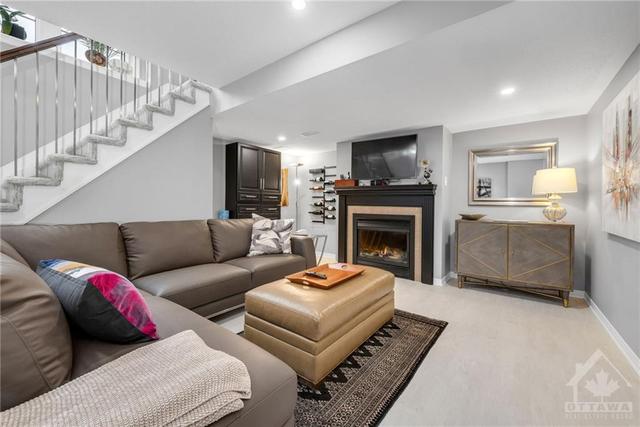 9 Kirkstone Private, Townhouse with 3 bedrooms, 3 bathrooms and 3 parking in Ottawa ON | Image 24