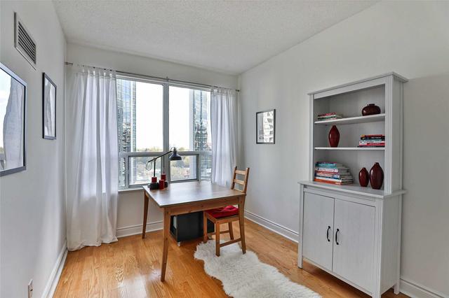 701 - 2 Aberfoyle Cres, Condo with 2 bedrooms, 2 bathrooms and 1 parking in Toronto ON | Image 7