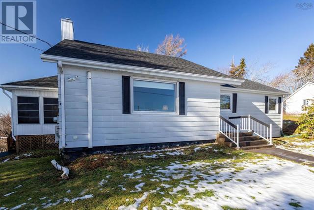 4024 Highway 327, House detached with 4 bedrooms, 1 bathrooms and null parking in Cape Breton NS | Image 3