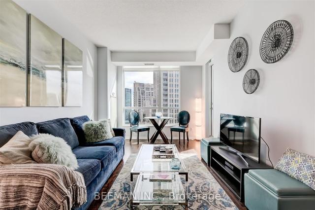 2112 - 215 Fort York Blvd, Condo with 1 bedrooms, 1 bathrooms and 1 parking in Toronto ON | Image 2